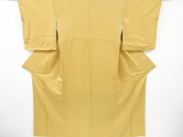 リサイクル　作家物　紗綾型に菊模様織り出し一つ紋色無地着物